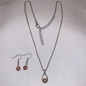 Earring and necklace set